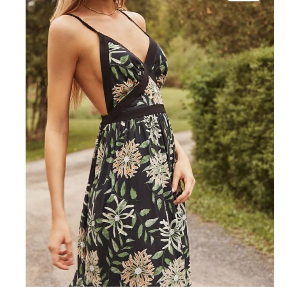 Urban Outfitters Strappy Back Floral Wide Leg Jumpsuit - Picture 3 of 14